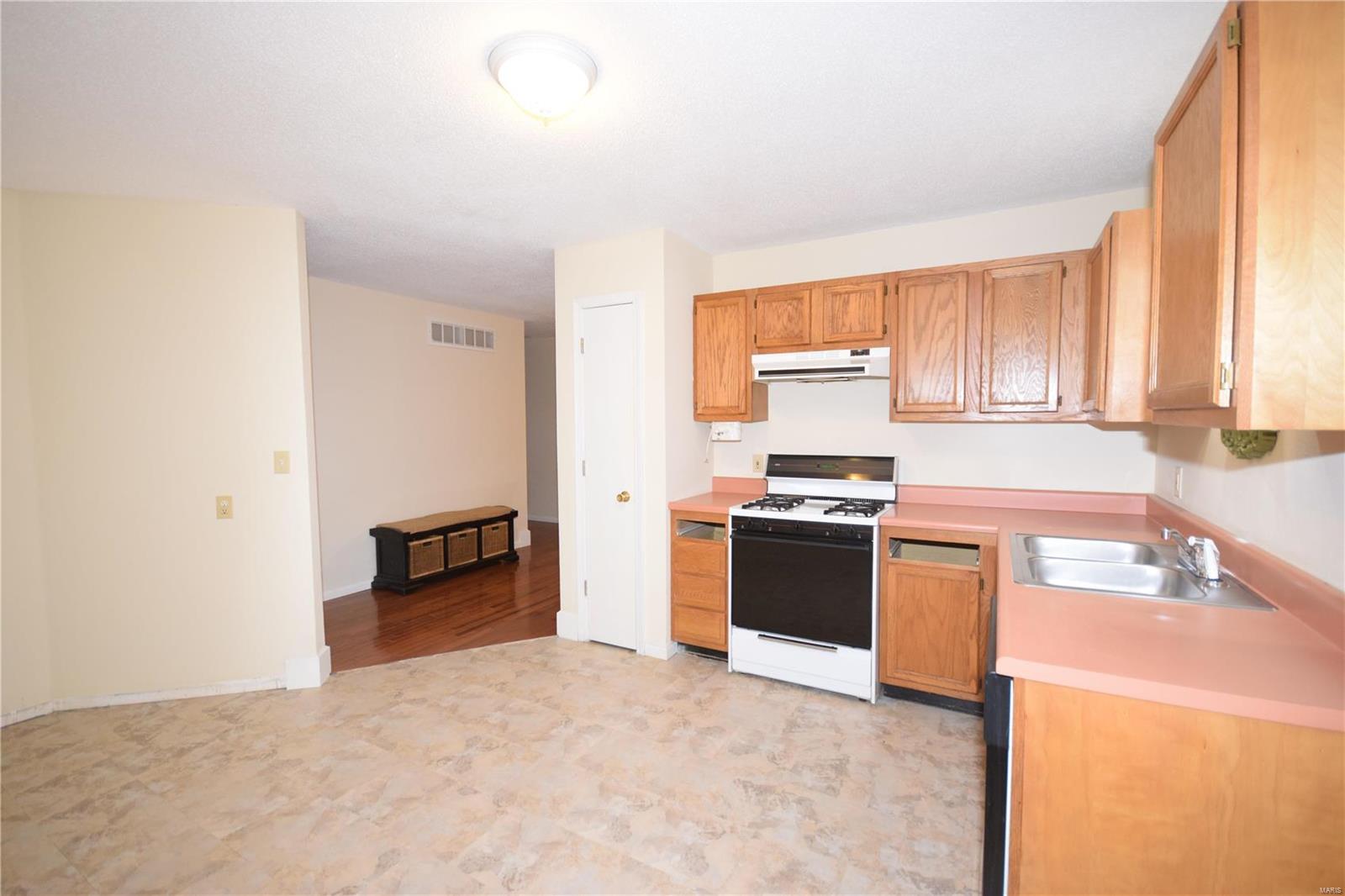 2647 Staunton Road Troy, IL 62294 - Photo 5 of 21