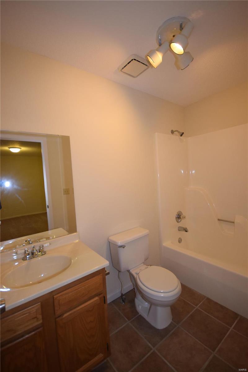2647 Staunton Road Troy, IL 62294 - Photo 8 of 21