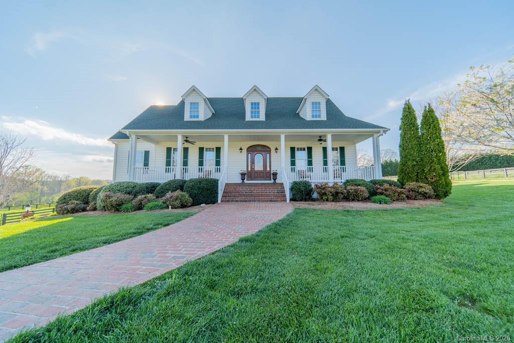 1121 Crossland Road Clover, SC 29710 - Photo 3 of 48