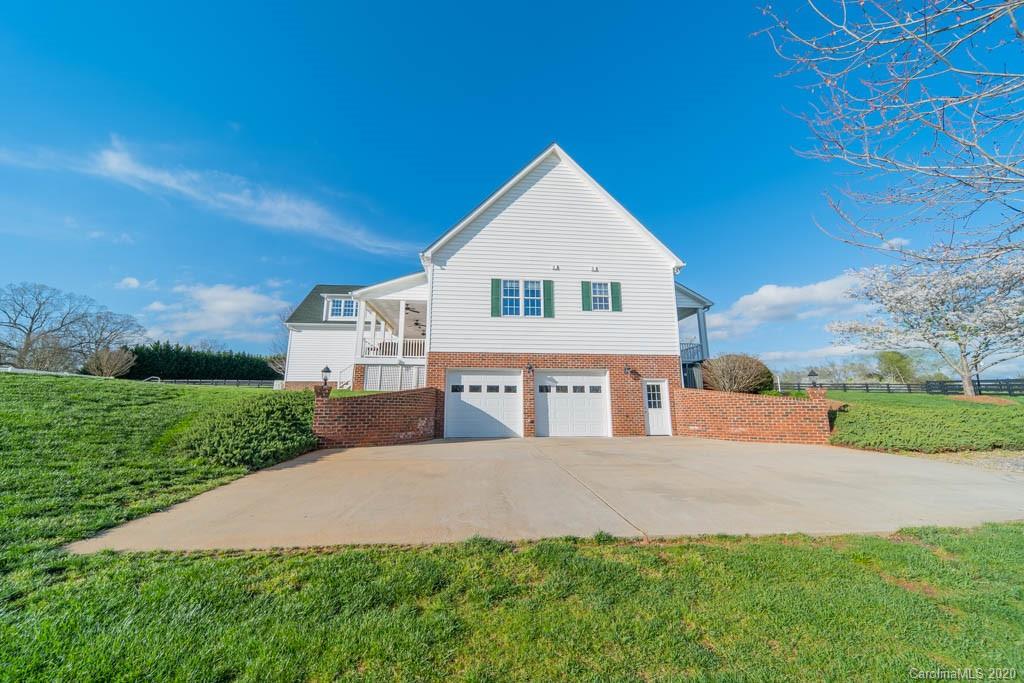 1121 Crossland Road Clover, SC 29710 - Photo 6 of 48