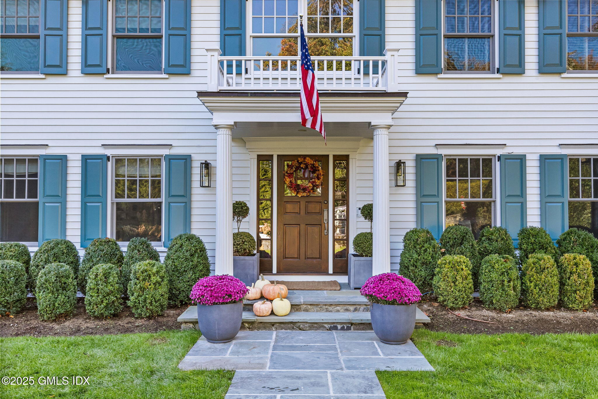 2 Willow Road Riverside, CT 06878 - Photo 2 of 7 2