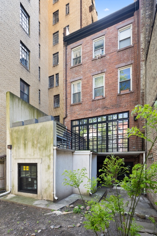 439 West 21st Street Manhattan, NY 10011 - Photo 2 of 14 Photo 2