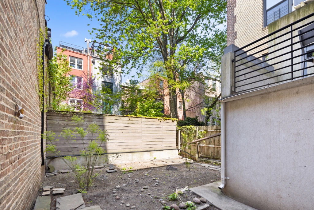 439 West 21st Street Manhattan, NY 10011 - Photo 4 of 14 Photo 4