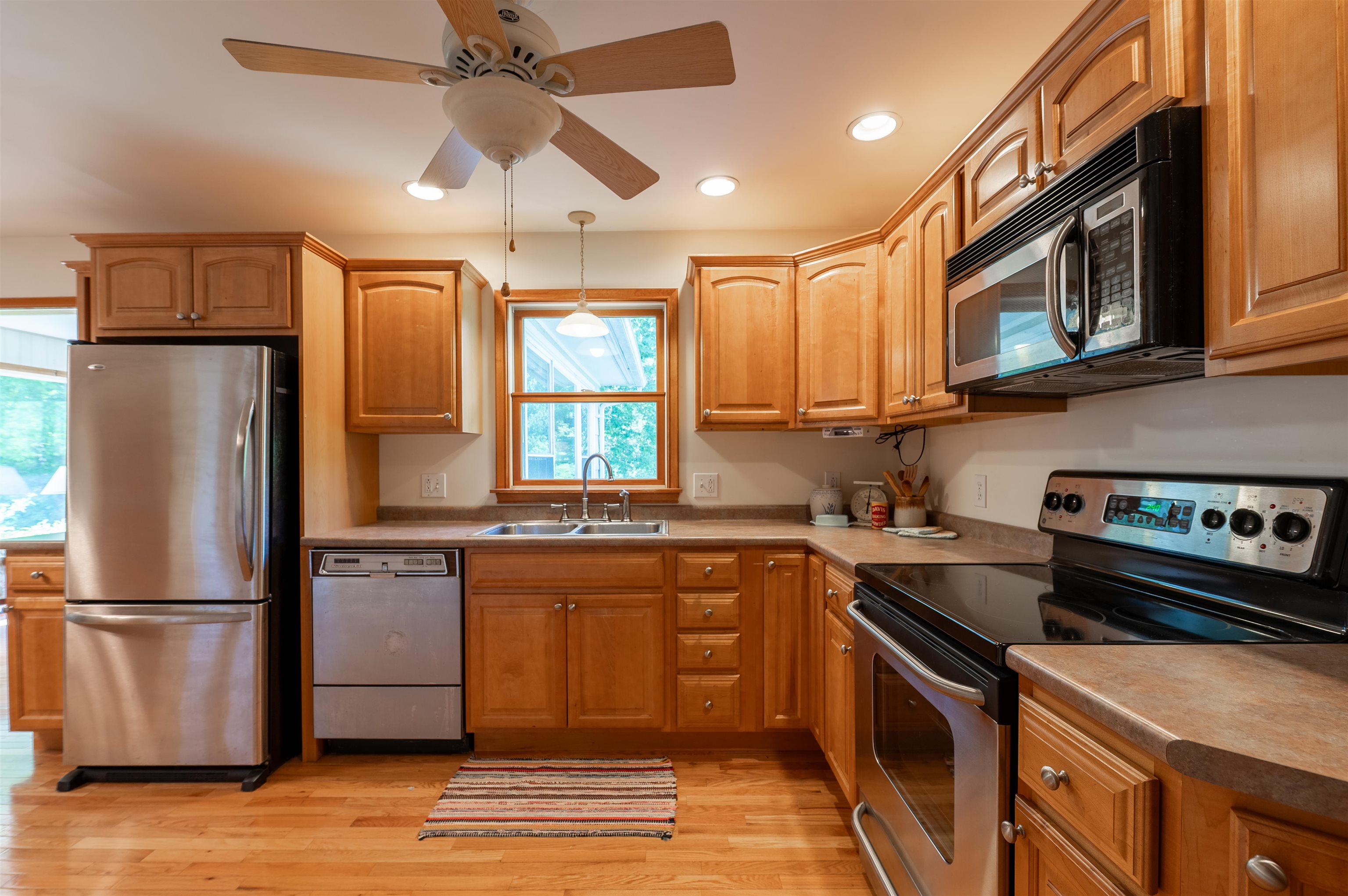 99 Jackson Avenue Rutland, VT 05701 - Photo 6 of 37