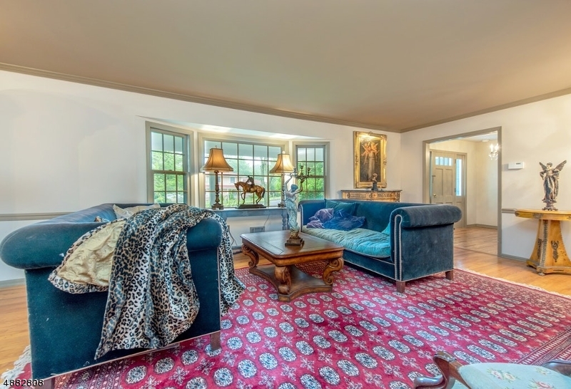 517 High Street Stirling, NJ 07980 - Photo 3 of 22 a living room with furniture rug and window
