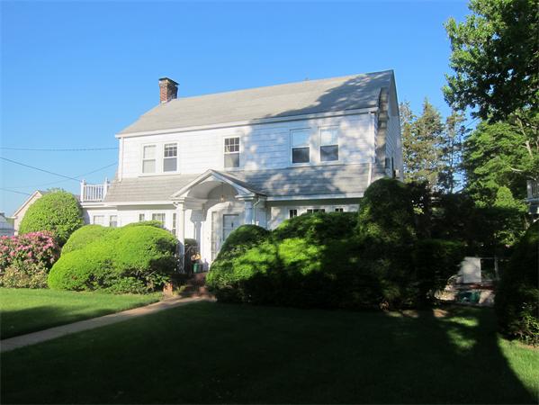 32 Judkins Road Medford, MA 02155 - Photo 3 of 12 Gallery Image 3
