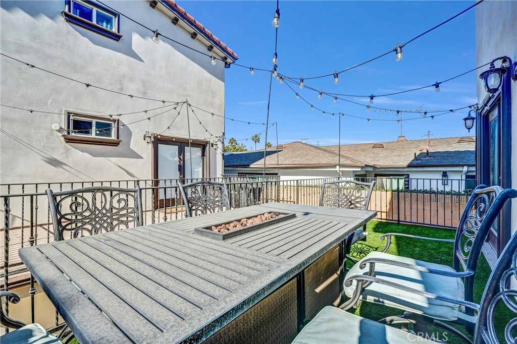 18228 Grevillea Avenue Redondo Beach, CA 90278 - Photo 19 of 39 a balcony with table and chairs