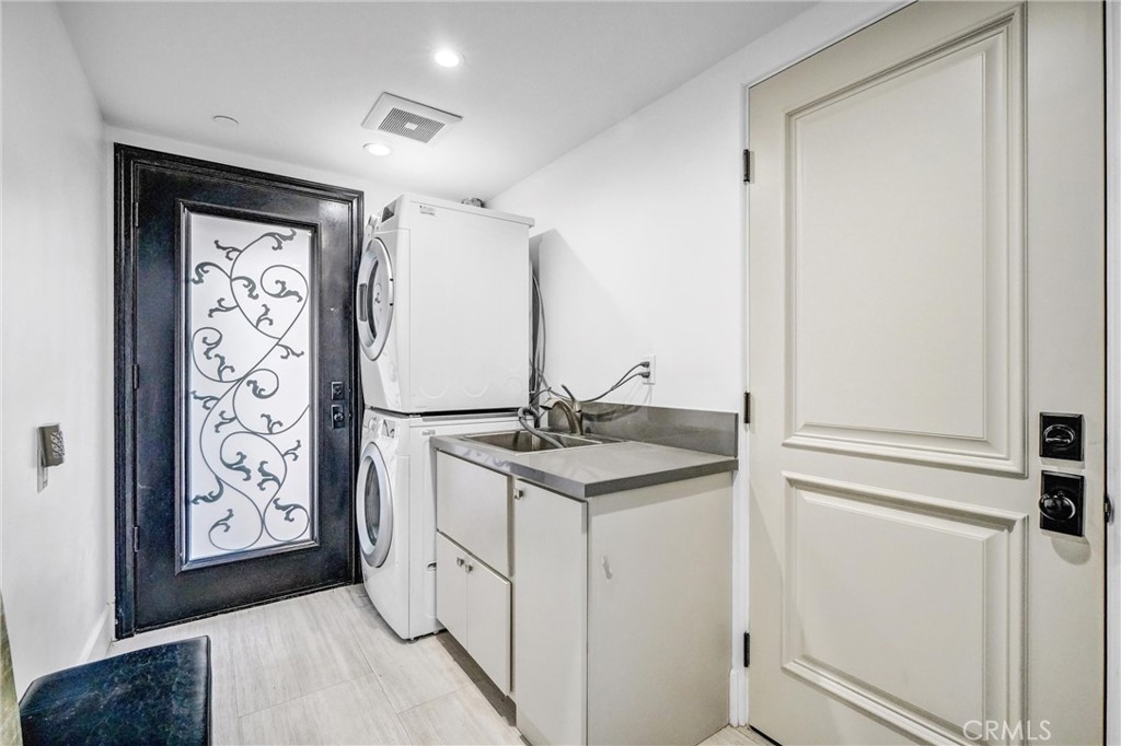 18228 Grevillea Avenue Redondo Beach, CA 90278 - Photo 30 of 39 a kitchen with stainless steel appliances granite countertop a stove and a refrigerator