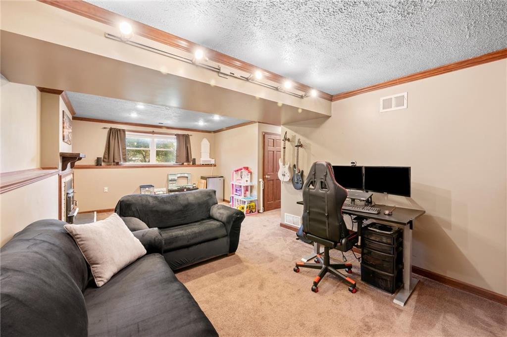 2070 Powell Road Cranberry Township, PA 16066 - Photo 23 of 35 Gallery Image 23