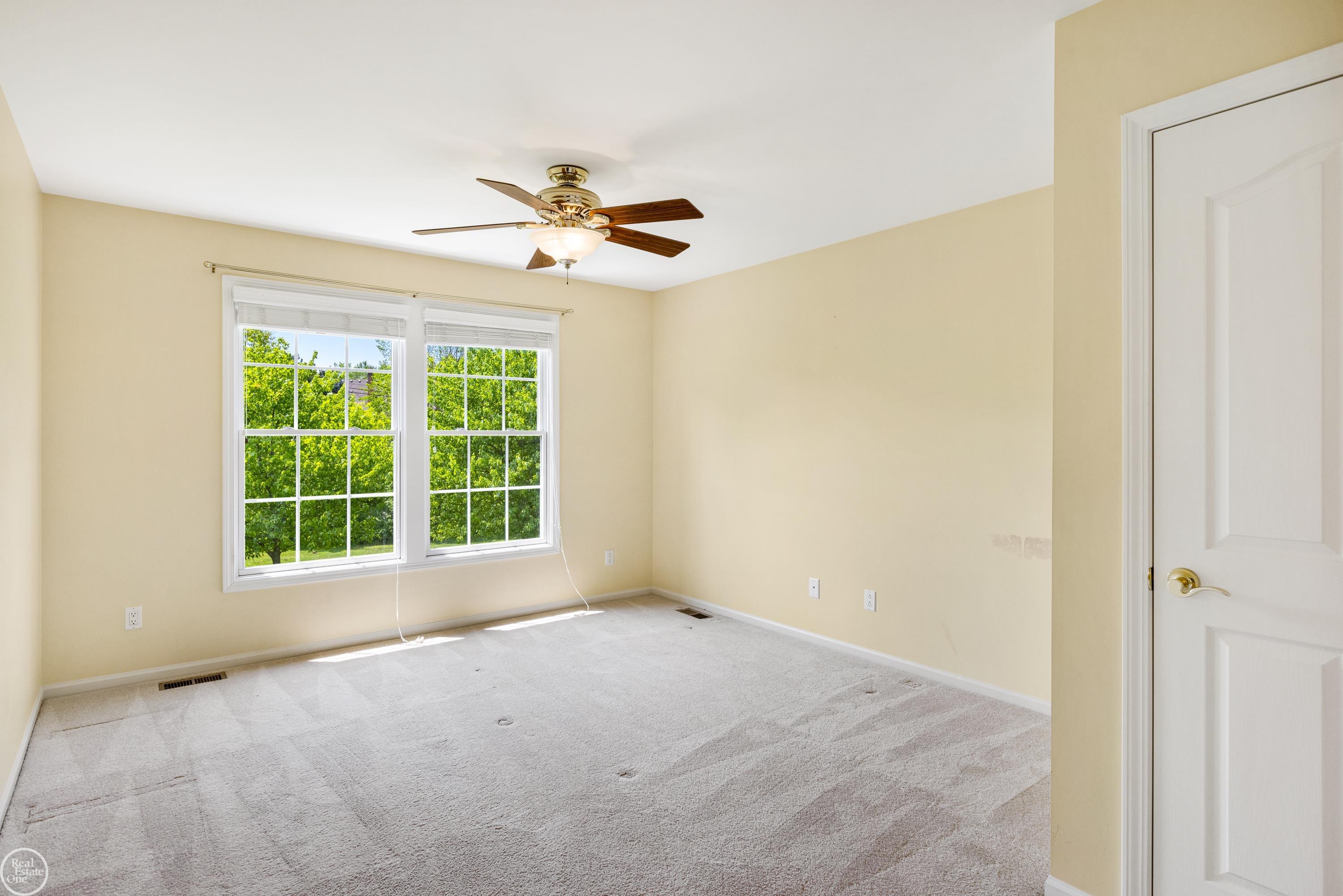 2463 Selkirk Street Rochester, MI 48306 - Photo 48 of 87 50142112-62892a51-4913-48de-819c-400d2a9bcb26.JPG