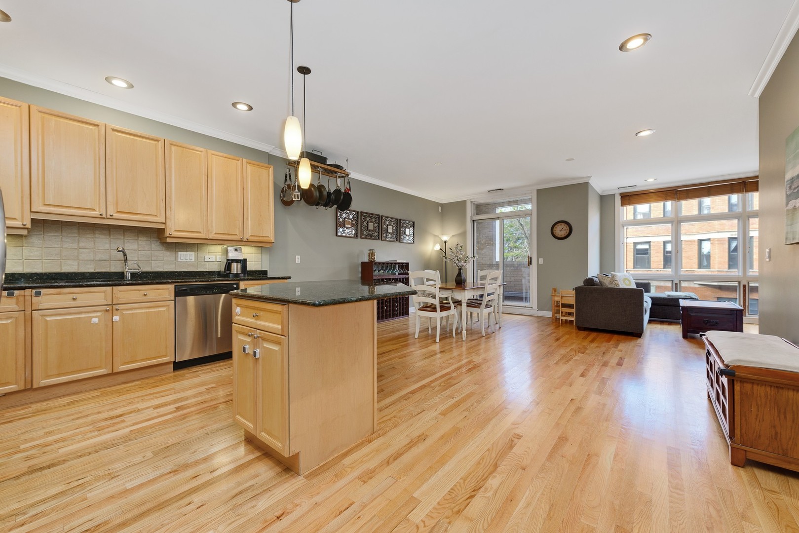 1475 West Irving Park Road, Unit 2W Chicago, IL 60613 - Photo 3 of 20