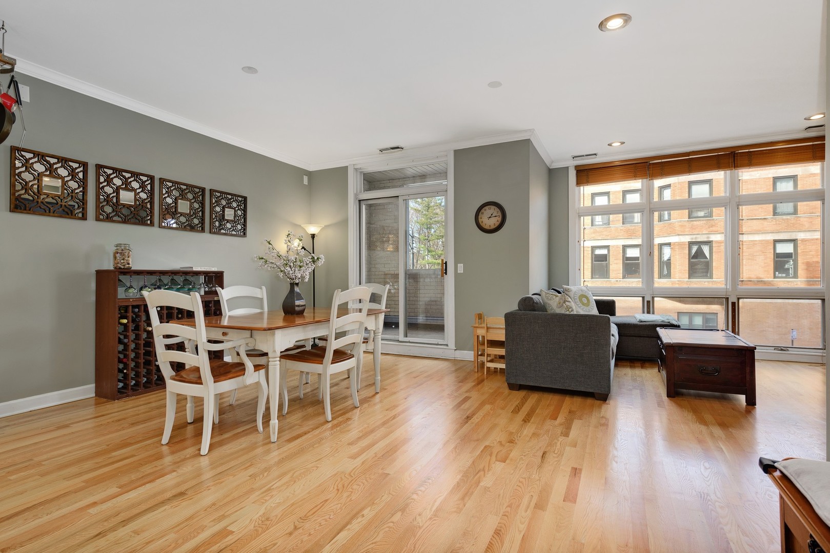 1475 West Irving Park Road, Unit 2W Chicago, IL 60613 - Photo 4 of 20