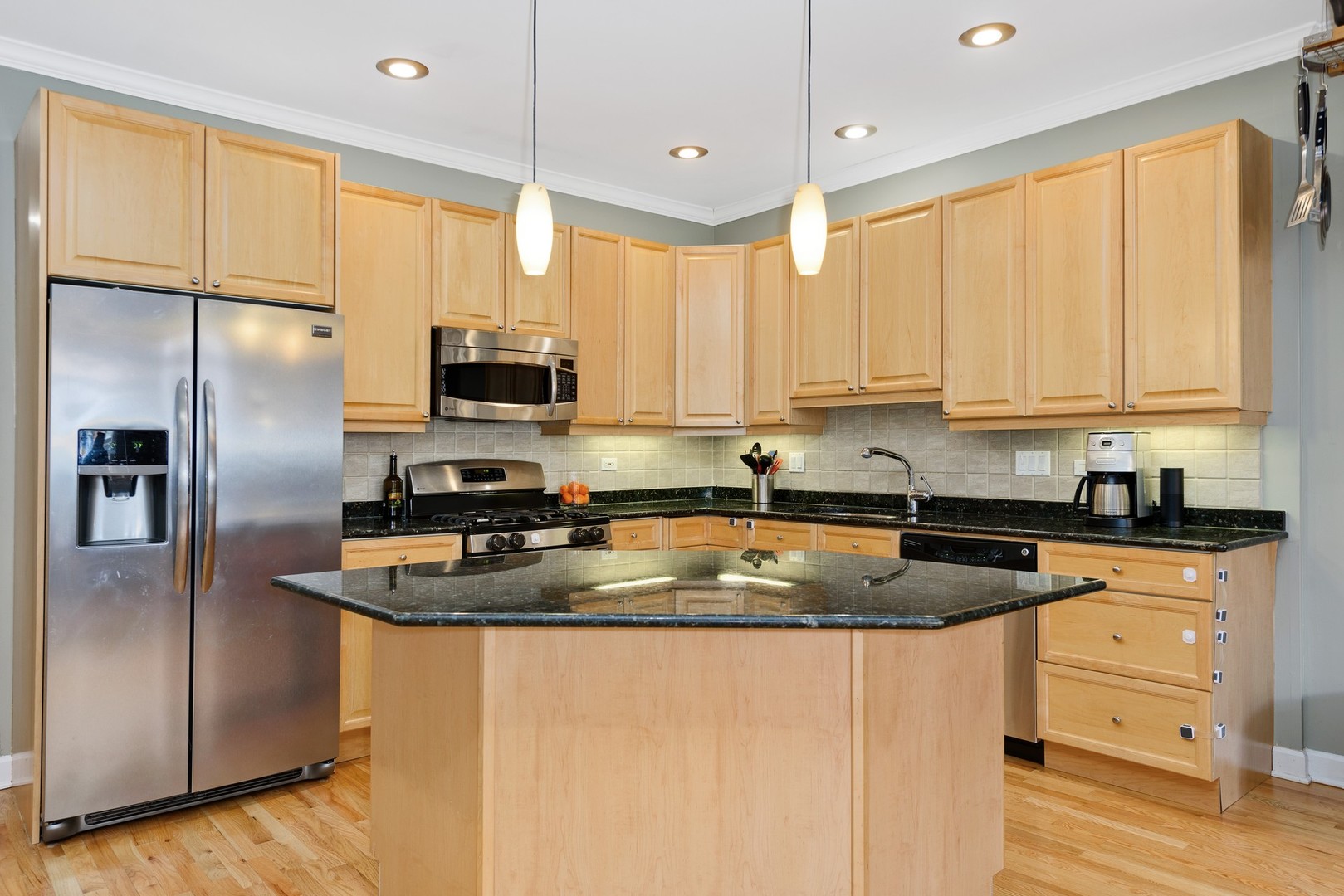 1475 West Irving Park Road, Unit 2W Chicago, IL 60613 - Photo 6 of 20