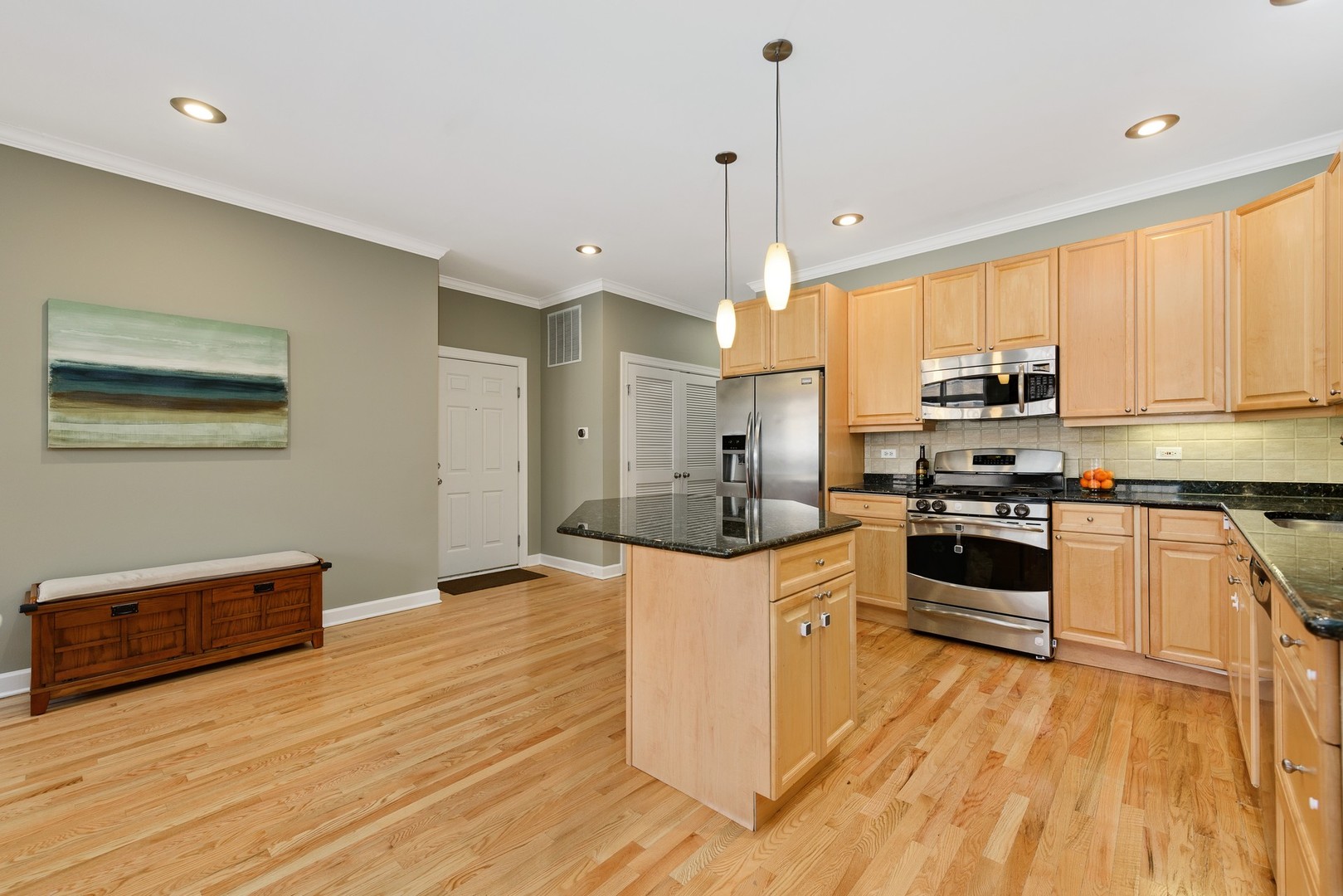 1475 West Irving Park Road, Unit 2W Chicago, IL 60613 - Photo 7 of 20