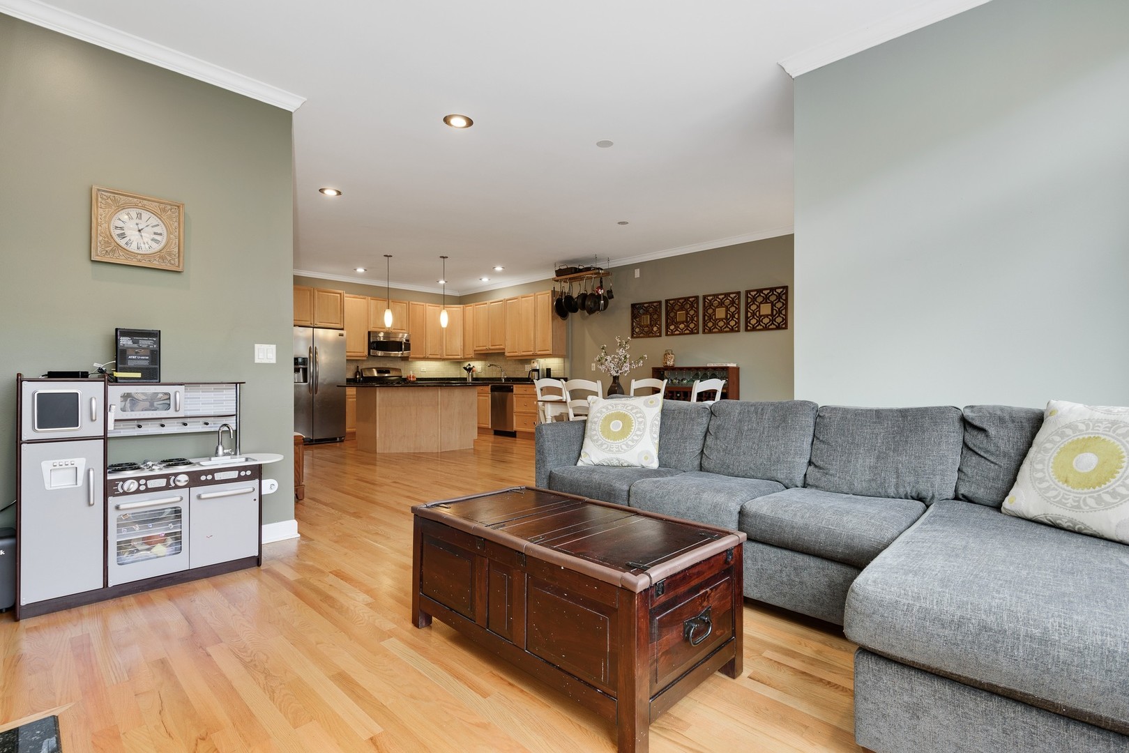 1475 West Irving Park Road, Unit 2W Chicago, IL 60613 - Photo 10 of 20