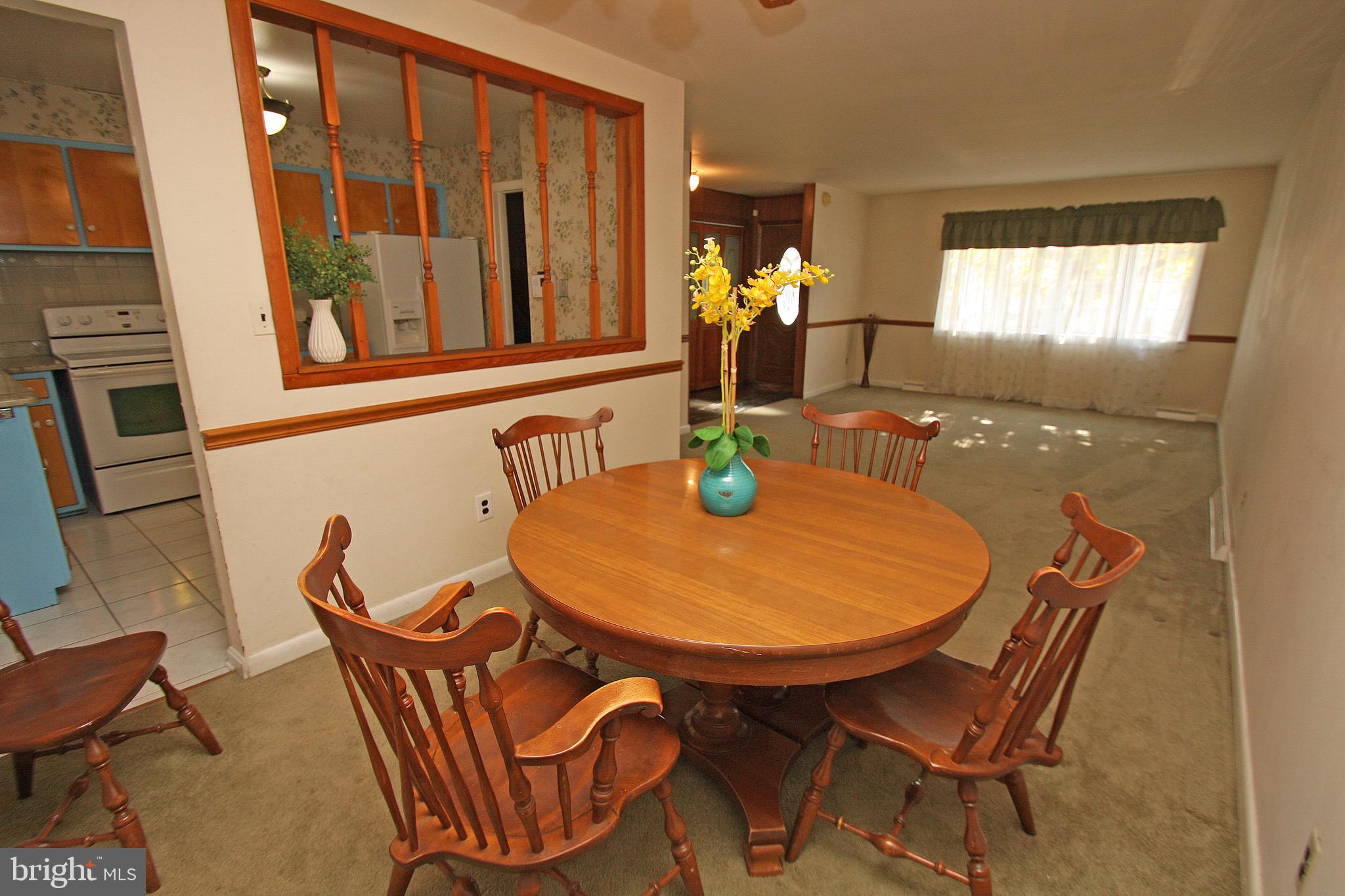 20 Burns Road Claymont, DE 19703 - Photo 11 of 43 Dining room with kitchen pass through