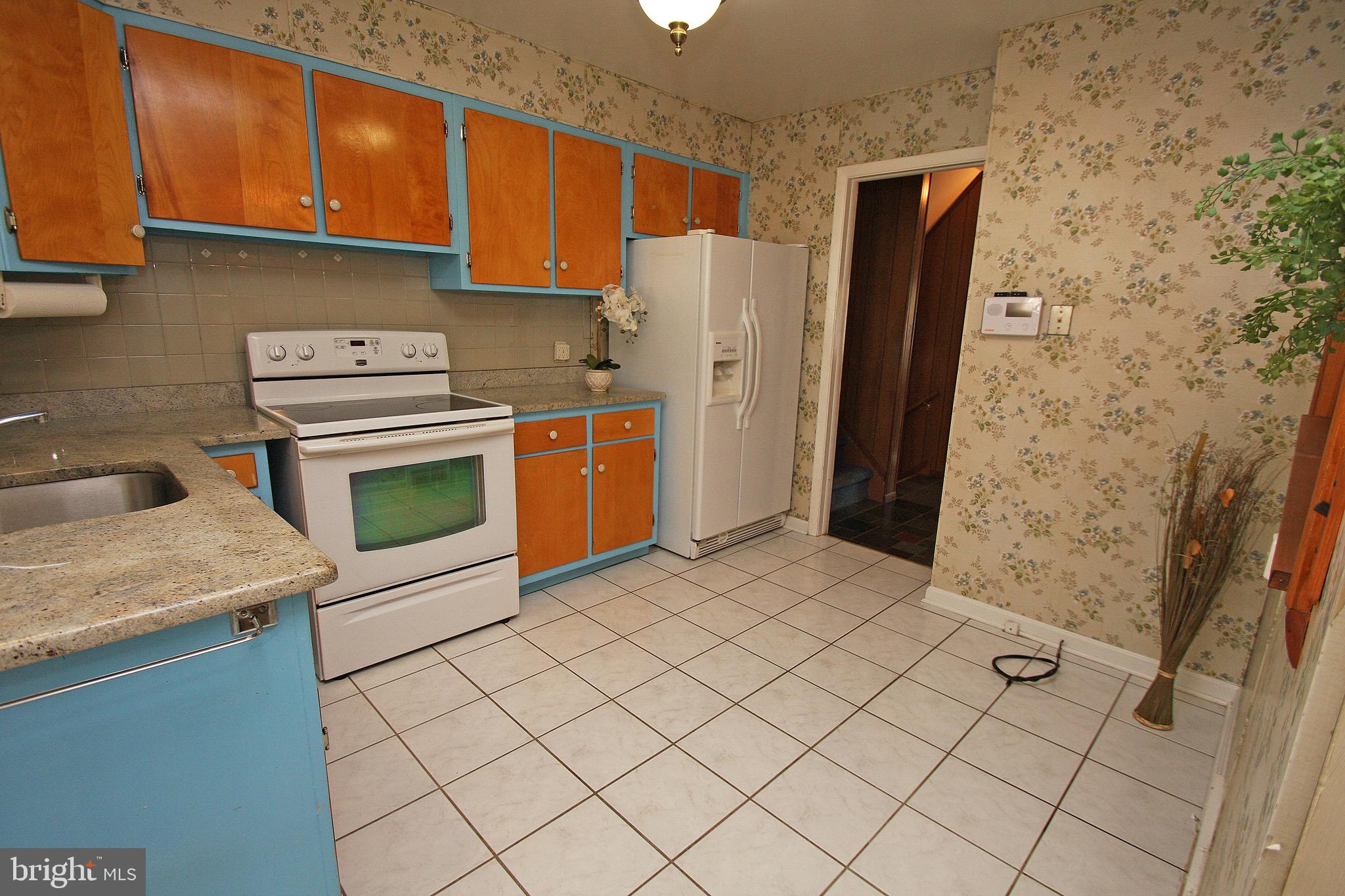 20 Burns Road Claymont, DE 19703 - Photo 12 of 43 Kitchen convenient to dining room and foyer