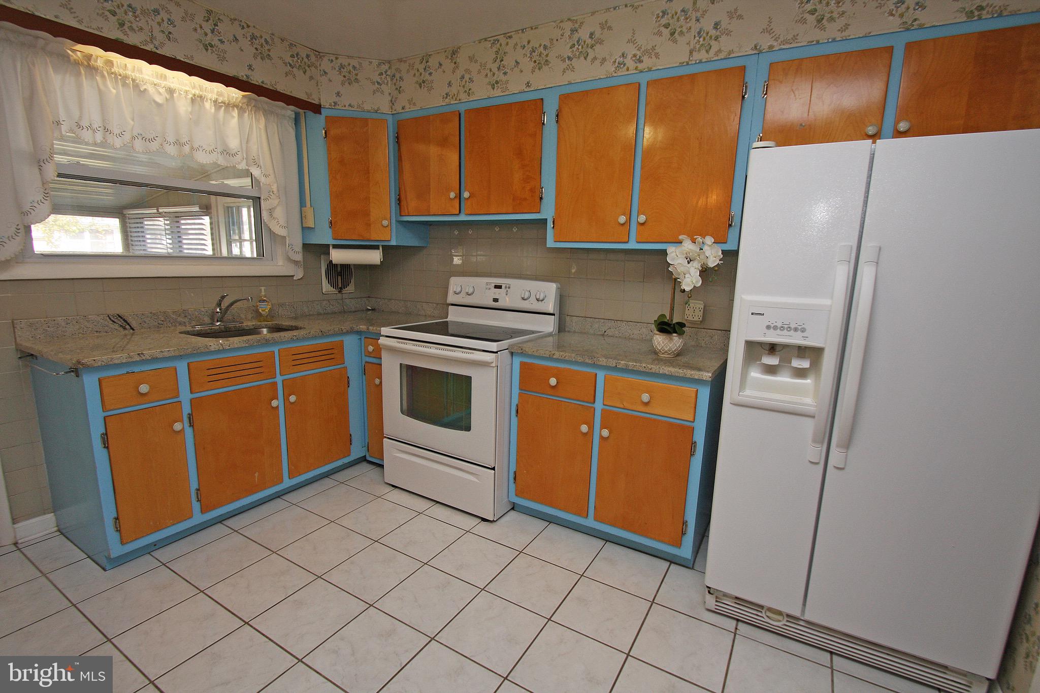 20 Burns Road Claymont, DE 19703 - Photo 14 of 43 Kitchen with granite counters