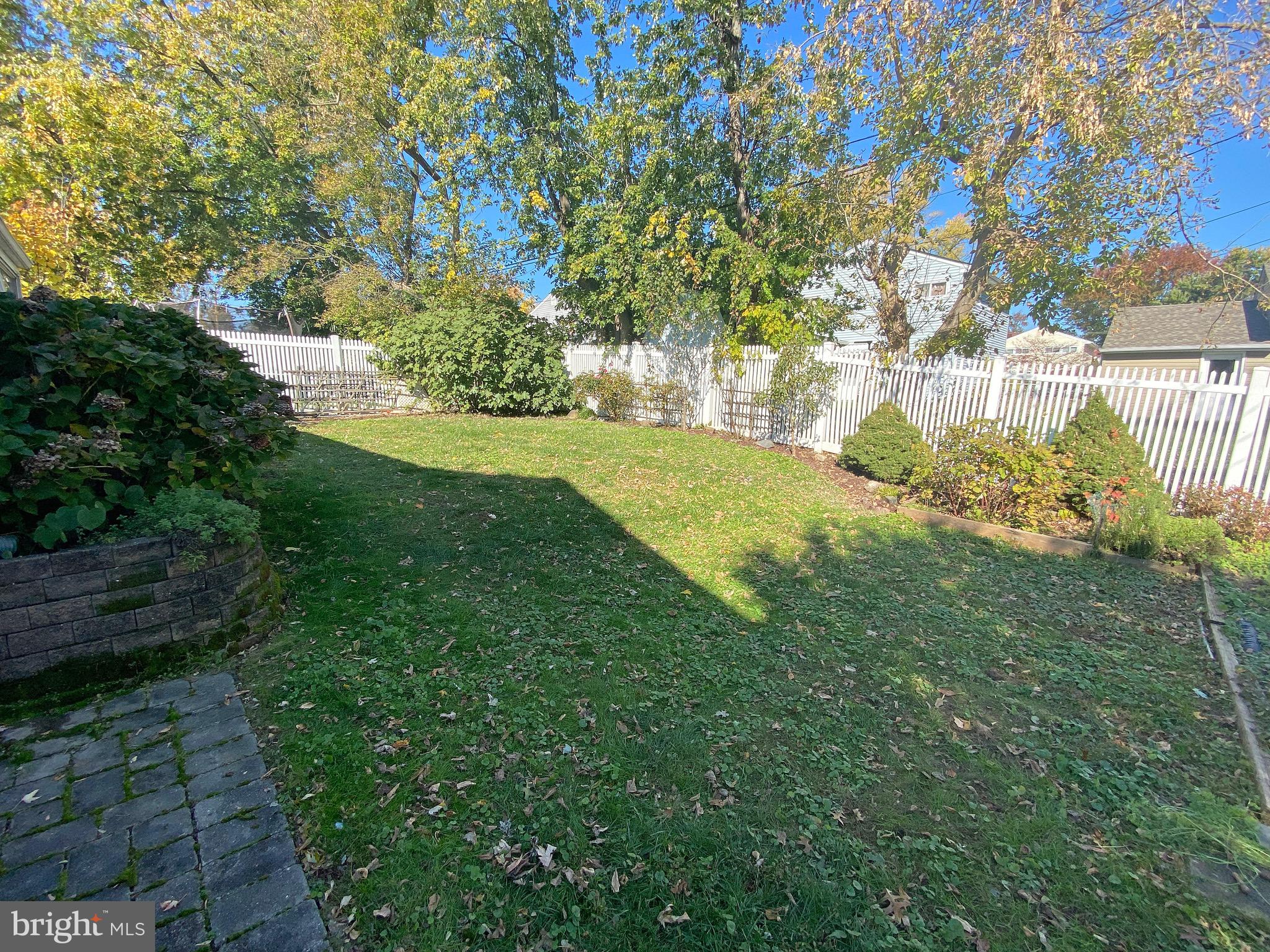 20 Burns Road Claymont, DE 19703 - Photo 39 of 43 Private fully fenced back yard