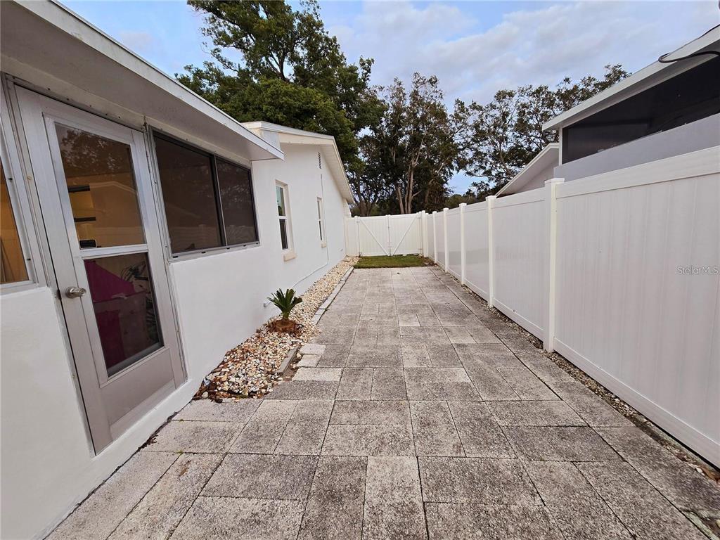 1028 Chinaberry Road Clearwater, FL 33764 - Photo 29 of 34