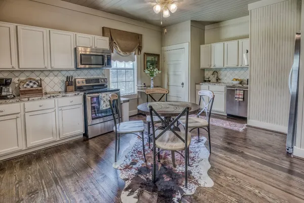 $2,900,000 | 4825 Mt Vernon Road, Brenham, TX 77833