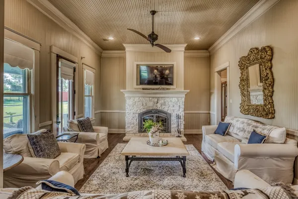 $2,900,000 | 4825 Mt Vernon Road, Brenham, TX 77833