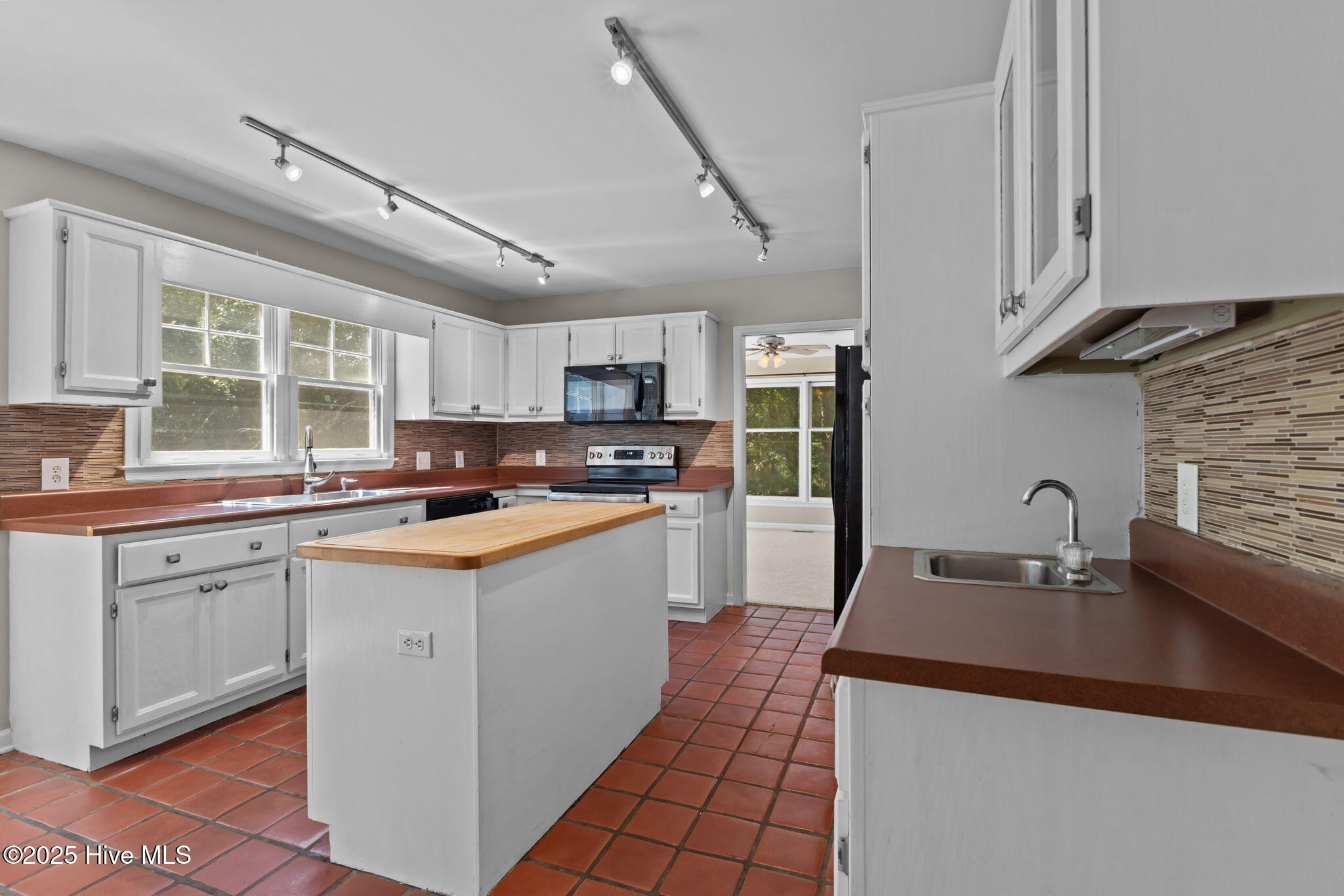 225 Mitchell Road Southern Pines, NC 28387 - Photo 5 of 44 10-web-or-mls-AZ3A7619