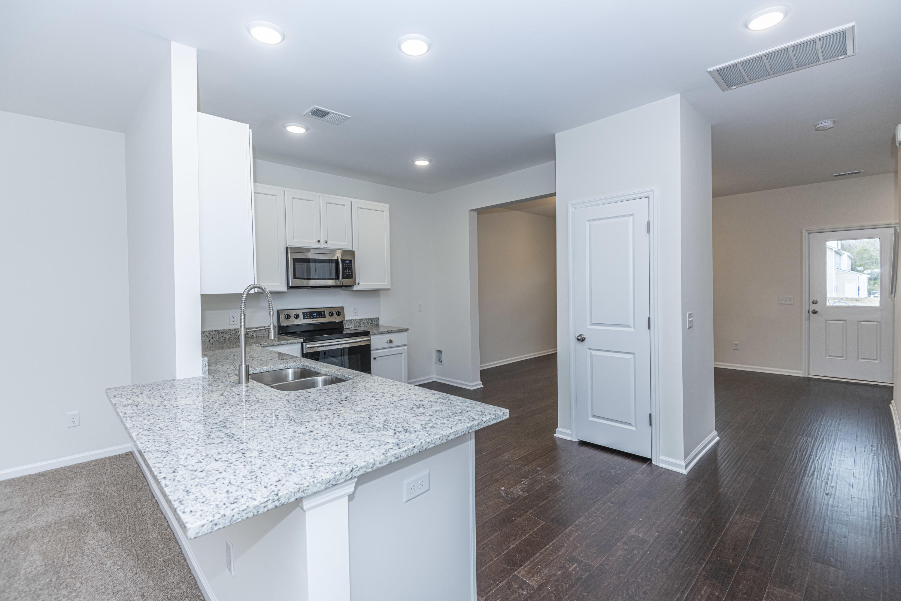 202 Woodward Road, Unit 111 Goose Creek, SC 29445 - Photo 10 of 30 DSC_5274