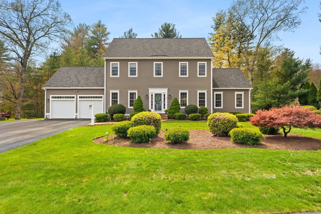 a house that is sitting in the grass