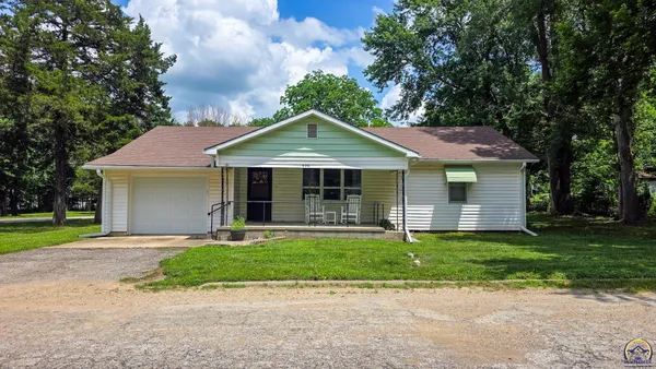 $98,000 | 406 Cherry Street, Madison, KS 66860