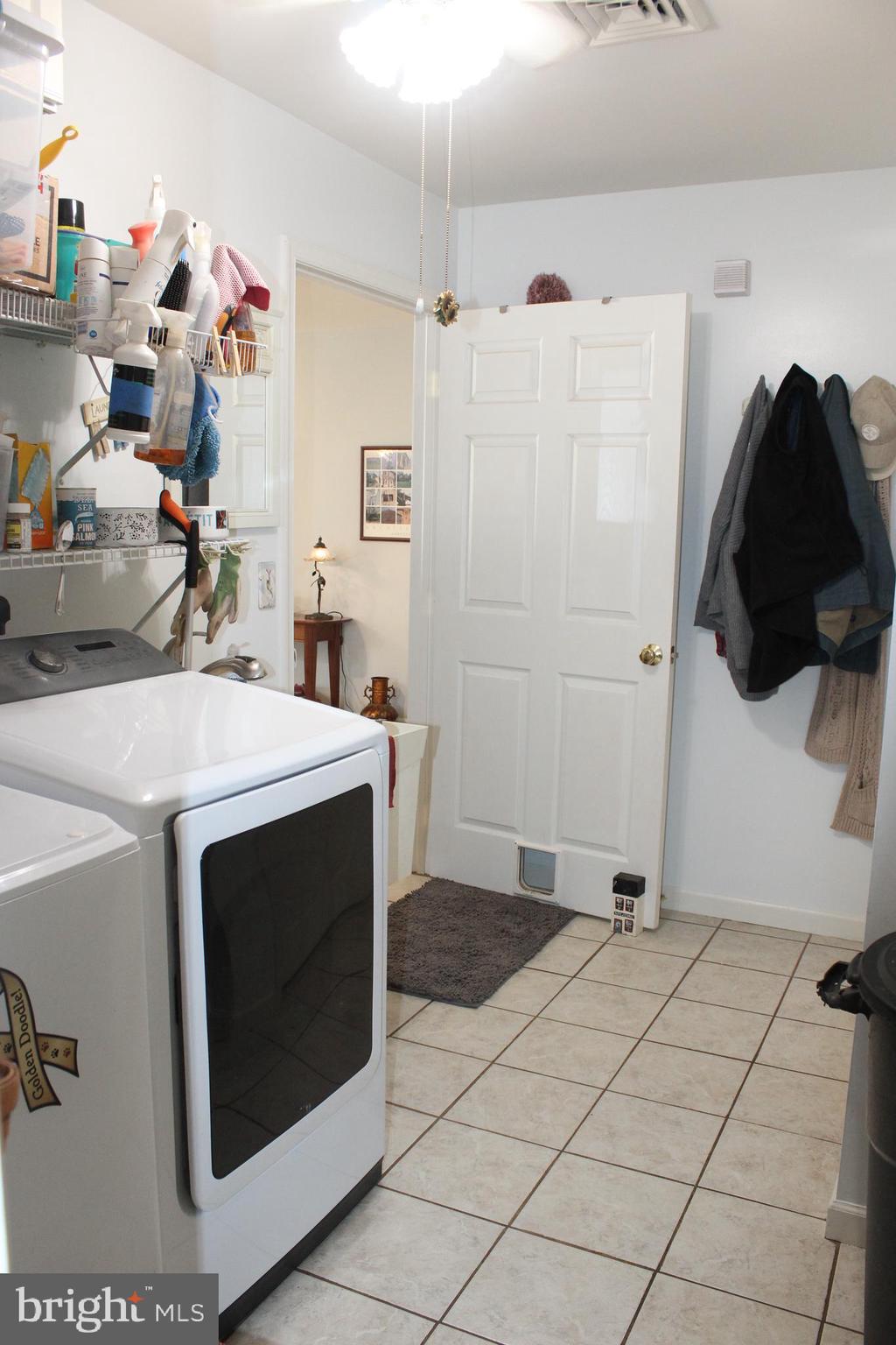 966 Pennsy Road Pequea, PA 17565 - Photo 23 of 44 Main Level Laundry/Mud Room