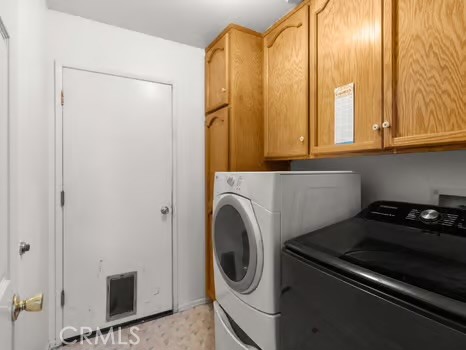 11191 Baker Lane Riverside, CA 92505 - Photo 30 of 49 a utility room with dryer and washer
