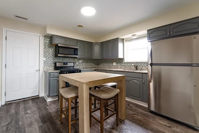 $2,000 | 1826 North 40th Avenue, Unit 2, Stone Park, IL 60165