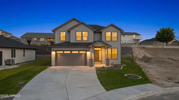$499,900 | 1329 West Ivy Court, Sunnyside, WA 98944