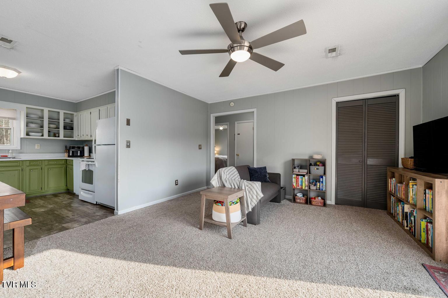 809 Ridgecrest Road, Unit 5 Johnson City, TN 37604 - Photo 15 of 24 IMG_1886