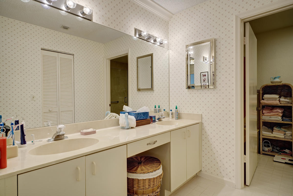 23365 Water Circle Boca Raton, FL 33486 - Photo 22 of 44 Master Bathroom