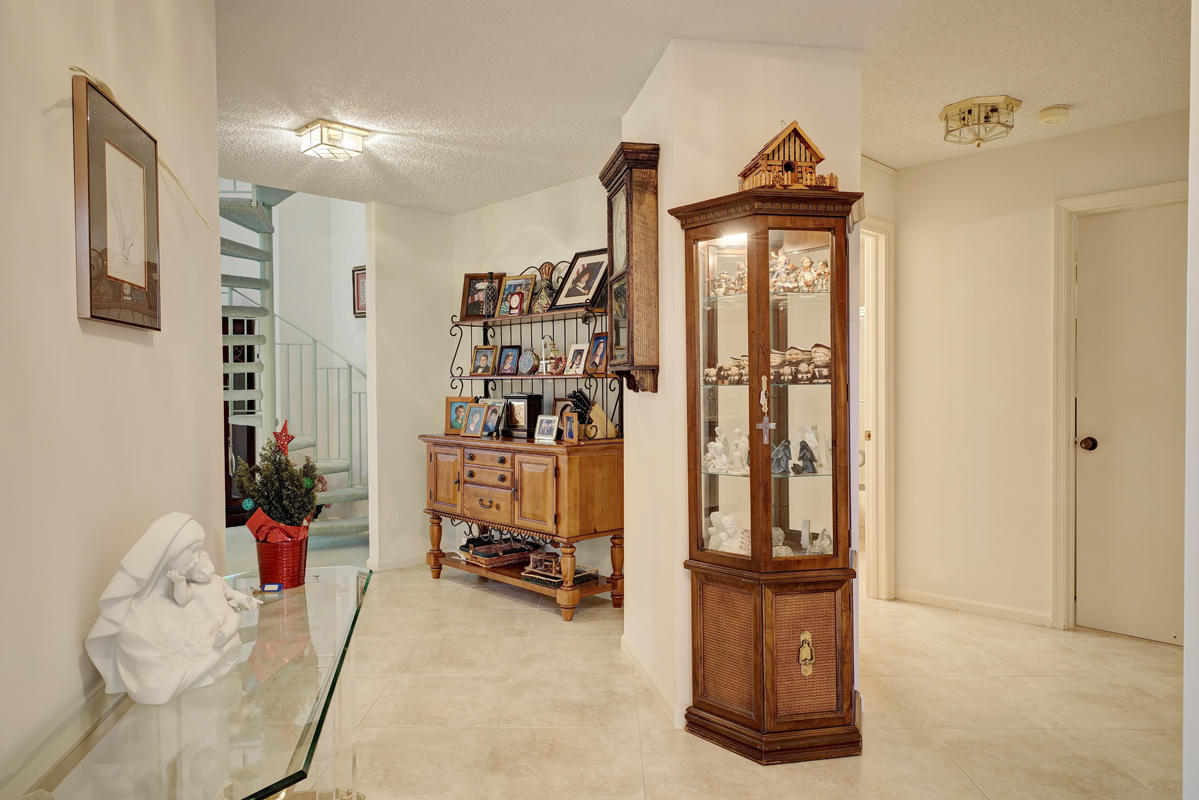 23365 Water Circle Boca Raton, FL 33486 - Photo 3 of 44 Entrance Foyer