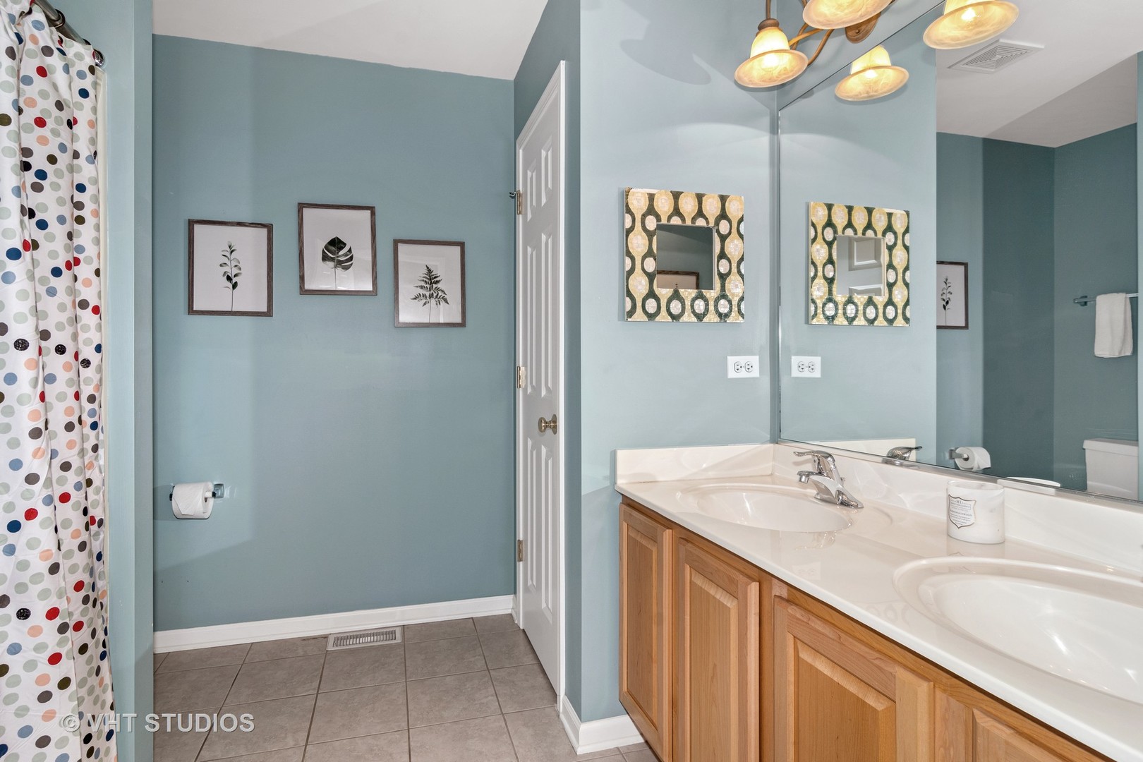 1931 Wagner Road Batavia, IL 60510 - Photo 21 of 27 a bathroom with a sink and a mirror