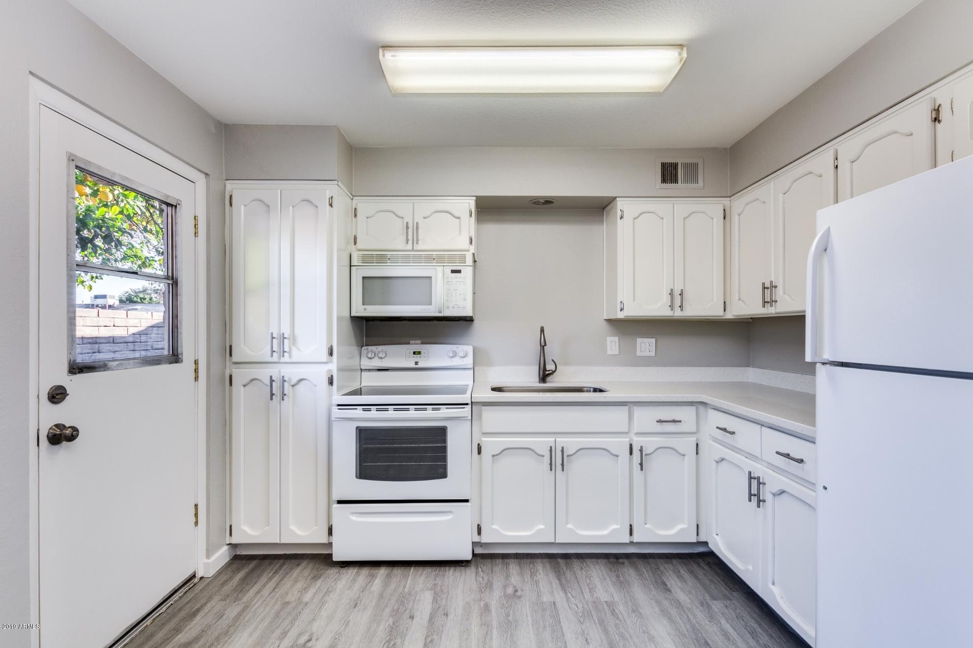 2725 South Rural Road, Unit 2 Tempe, AZ 85282 - Photo 7 of 17 Bright white kitchen