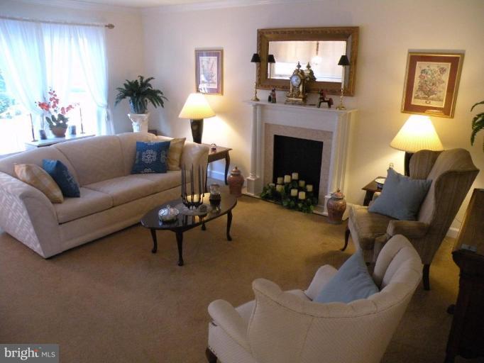 5595 Rivendell Place Frederick, MD 21703 - Photo 3 of 18 Living Room