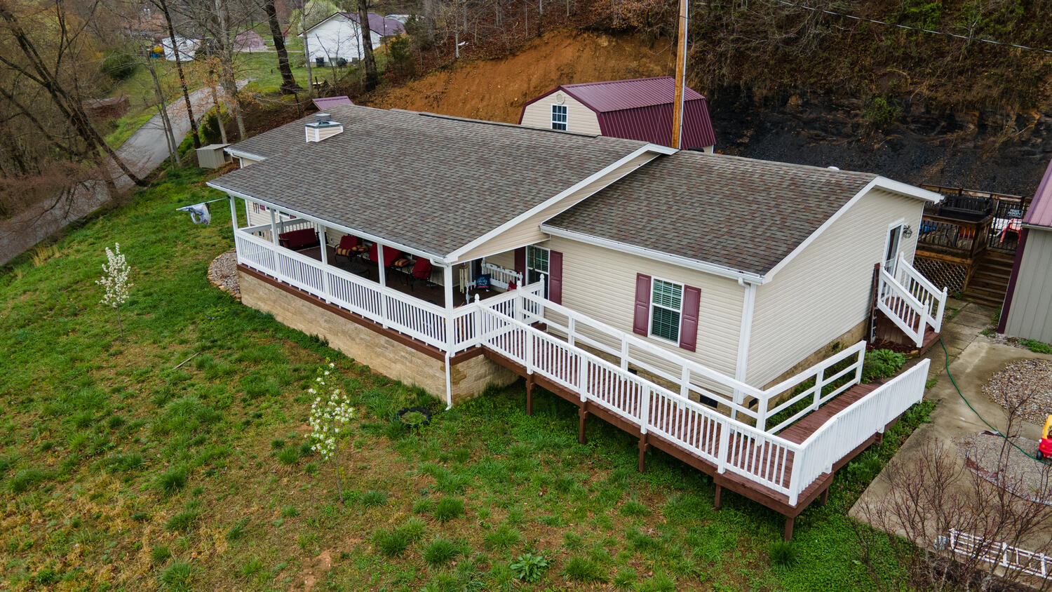 82 Smith Road Manchester, KY 40962 - Photo 12 of 48 1D538E93-0228-43A0-ACEF-5C8AA06CE462