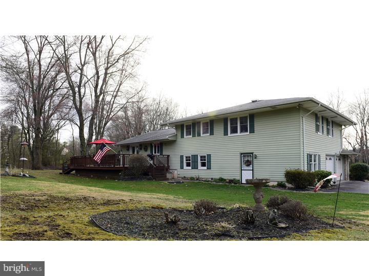 3570 Hedrick Road Harleysville, PA 19438 - Photo 3 of 25 Side Yard