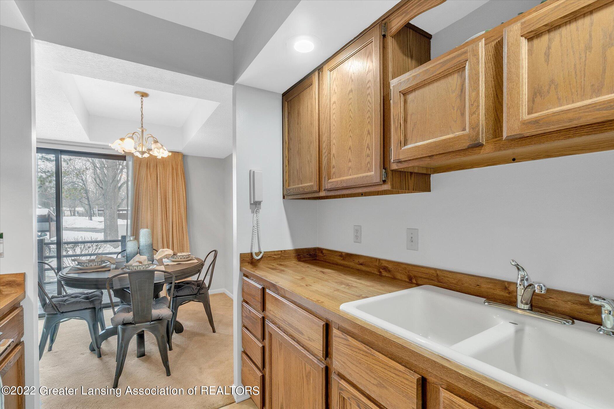 215 East Jolly Road, Unit G6 Lansing, MI 48910 - Photo 7 of 15 Kitchen 2