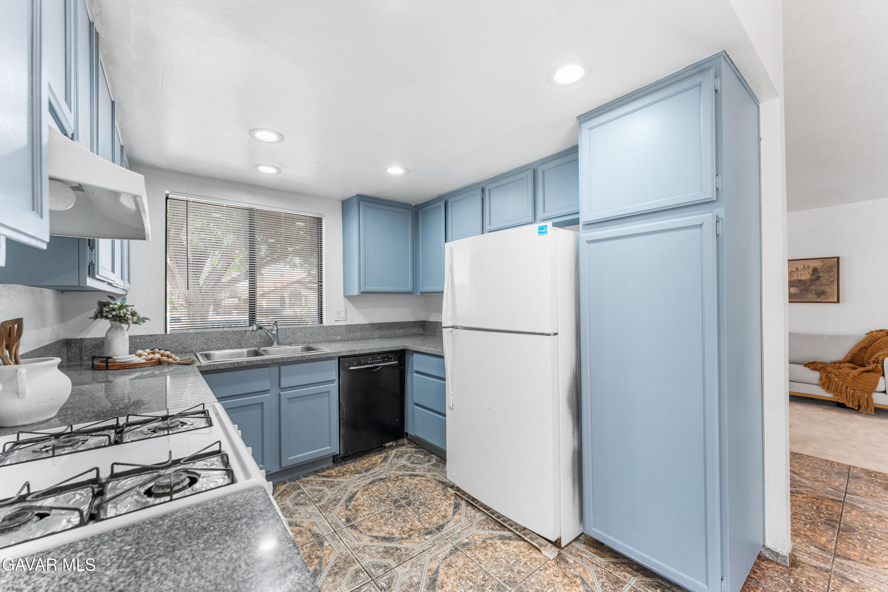 3542 East Ave R 10 Palmdale, CA 93550 - Photo 16 of 35 E Ave R10-17