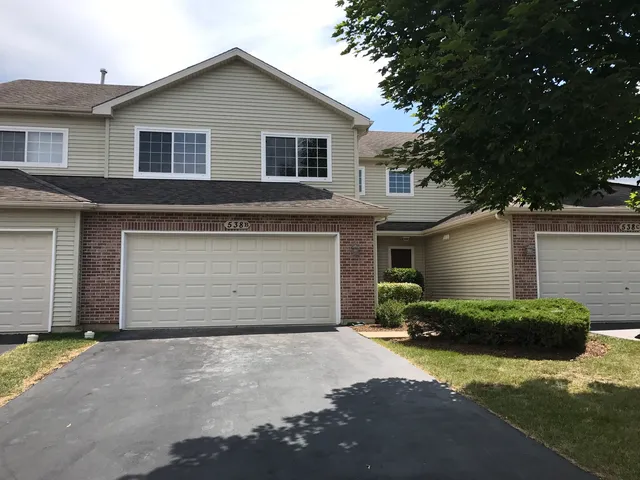 $3,200 | 538 Mallard Lane, Unit B, Sugar Grove, IL 60554