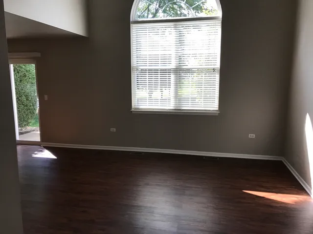 $3,200 | 538 Mallard Lane, Unit B, Sugar Grove, IL 60554