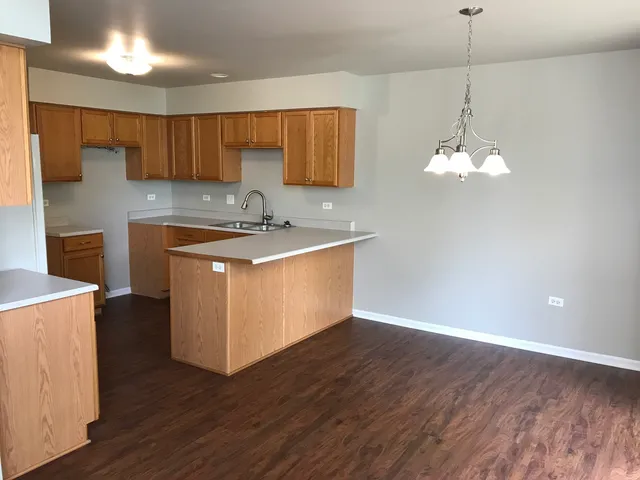 $3,200 | 538 Mallard Lane, Unit B, Sugar Grove, IL 60554