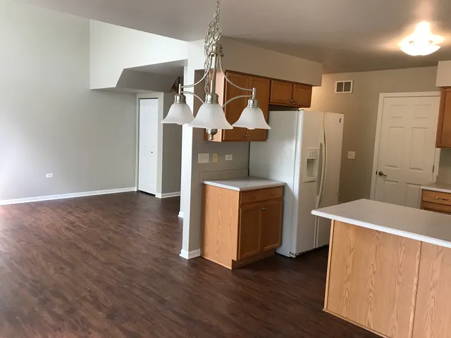 $3,200 | 538 Mallard Lane, Unit B, Sugar Grove, IL 60554