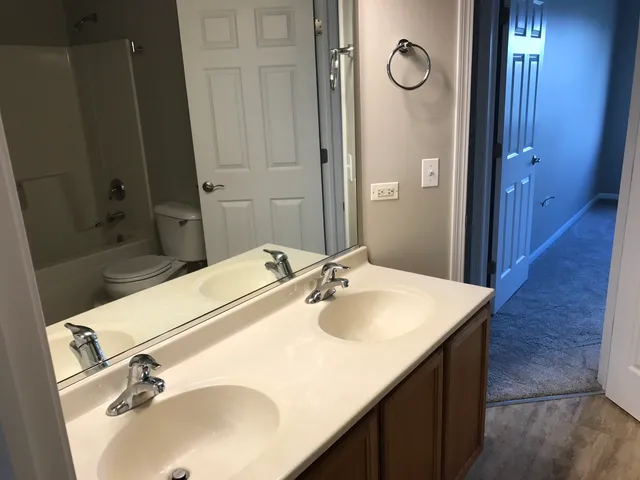 $3,200 | 538 Mallard Lane, Unit B, Sugar Grove, IL 60554