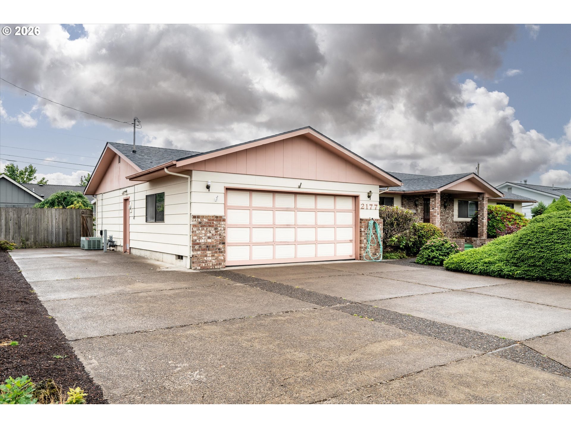 2177 Firth Avenue Springfield, OR 97477 - Photo 3 of 40